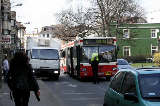 egzaminacyjna-kolizja-z-autobusem-20451