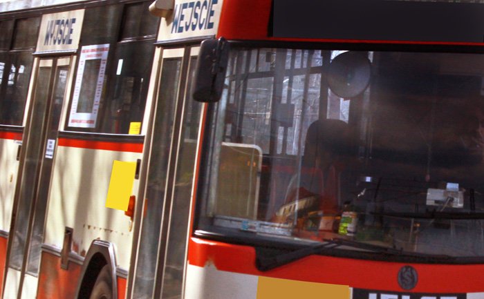 Wprowadzenie obowiązku wsiadania przednimi drzwiami miało pomóc w rozwiązaniu wielu kłopotów. Czasami się jednak do nich przyczynia.