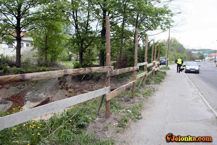 dziura-po-samowolce-straszy-mieszkancow-20862