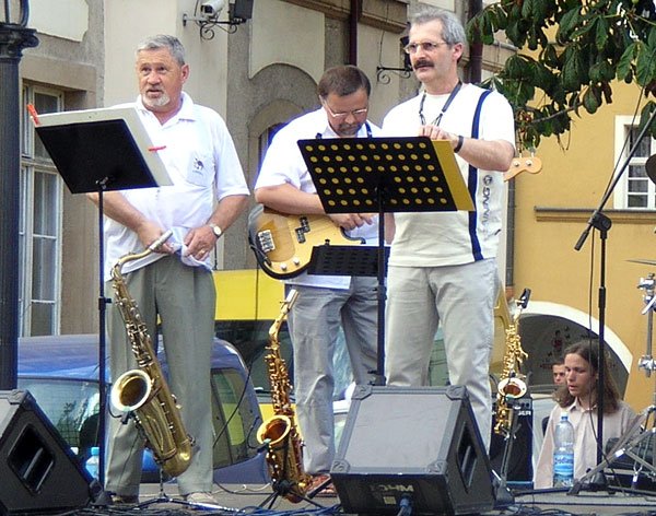 Muzycy przed rozpoczęciem koncertu na placu Ratuszowym.