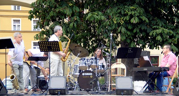 w-rytmach-swingu-pod-ratuszem-2095
