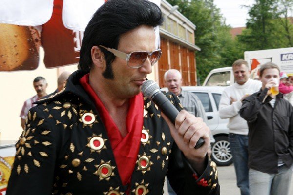 elvis-presley-zaspiewa-dla-gosci-tomarexu-21220