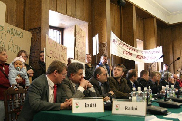 radni-byli-przeciw-woda-i-tak-zdrozeje-21497