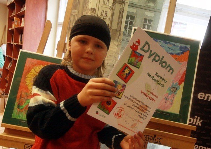 Karolina odniosła też sukces w niedawnym konkursie wydawnictwa Ad Rem na ilustrację do twórczości Marii Nienartowicz.