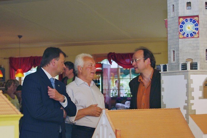 Marian Piasecki – w środku.