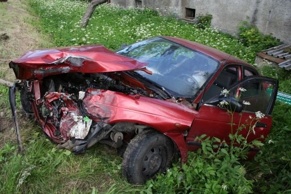 zderzenie-suzuki-z-ciezarowka-jedna-osoba-w-szpitalu-22219