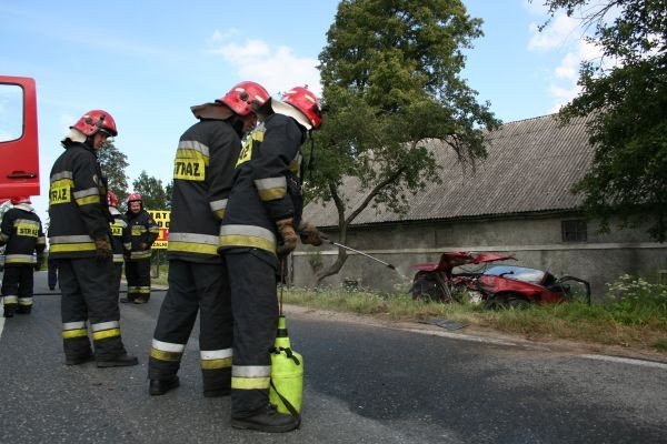 zderzenie-suzuki-z-ciezarowka-jedna-osoba-w-szpitalu-22219