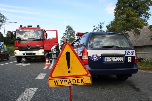 zderzenie-suzuki-z-ciezarowka-jedna-osoba-w-szpitalu-22219