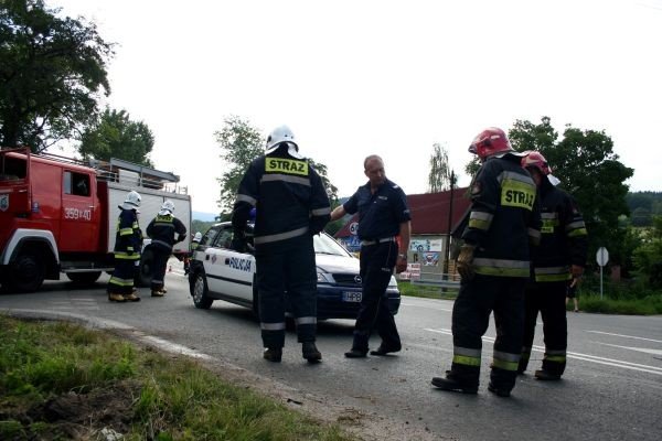 zderzenie-suzuki-z-ciezarowka-jedna-osoba-w-szpitalu-22219