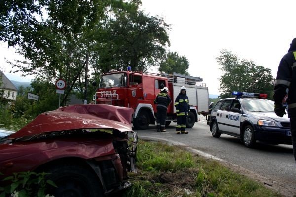 zderzenie-suzuki-z-ciezarowka-jedna-osoba-w-szpitalu-22219