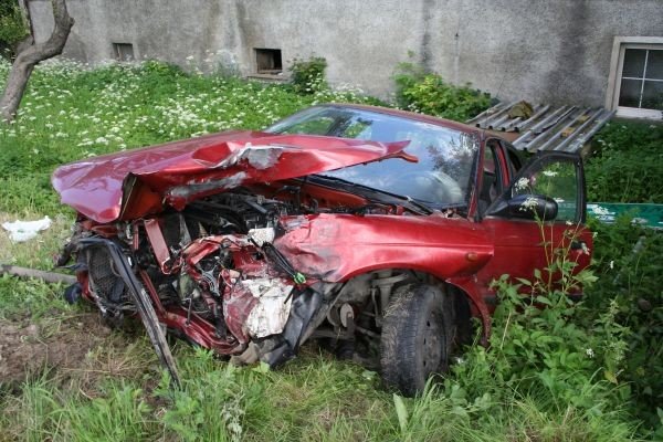 zderzenie-suzuki-z-ciezarowka-jedna-osoba-w-szpitalu-22219