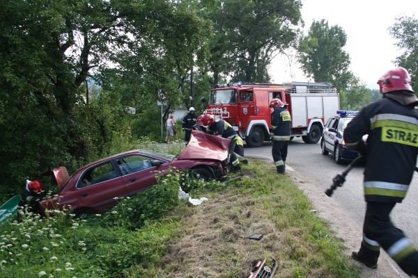 zderzenie-suzuki-z-ciezarowka-jedna-osoba-w-szpitalu-22219