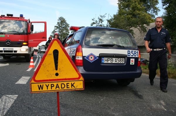 zderzenie-suzuki-z-ciezarowka-jedna-osoba-w-szpitalu-22219