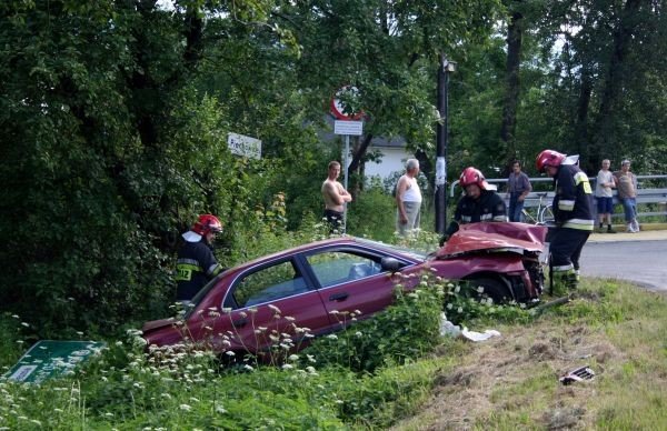 zderzenie-suzuki-z-ciezarowka-jedna-osoba-w-szpitalu-22219
