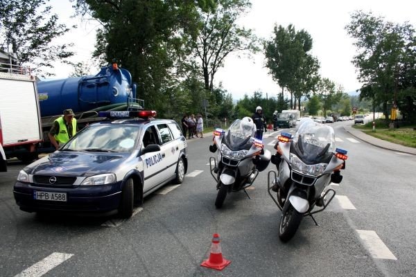 zderzenie-suzuki-z-ciezarowka-jedna-osoba-w-szpitalu-22219