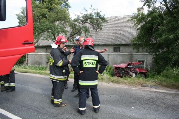 zderzenie-suzuki-z-ciezarowka-jedna-osoba-w-szpitalu-22219
