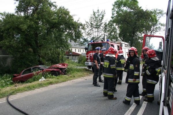 zderzenie-suzuki-z-ciezarowka-jedna-osoba-w-szpitalu-22219