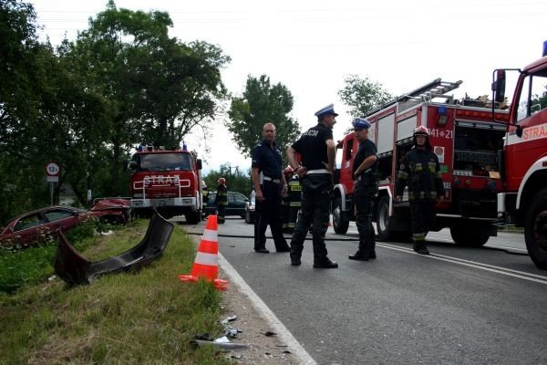 zderzenie-suzuki-z-ciezarowka-jedna-osoba-w-szpitalu-22219