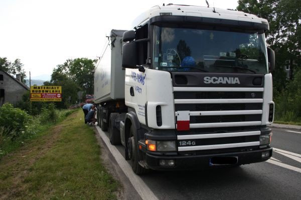 zderzenie-suzuki-z-ciezarowka-jedna-osoba-w-szpitalu-22219