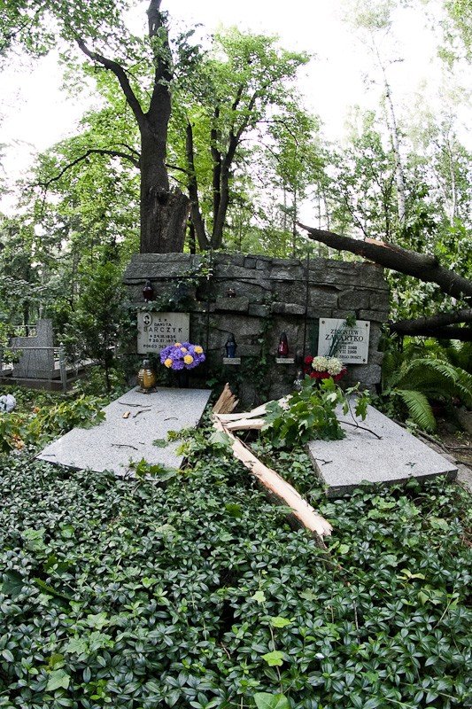 nawanica-zniszczya-cmentarz-22331