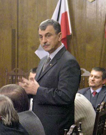 Ławy klubu radnych Sojuszu Lewicy Demokratycznej. (Widoczny w tle Jacek Wojciechowski nie jest członkiem tego klubu).