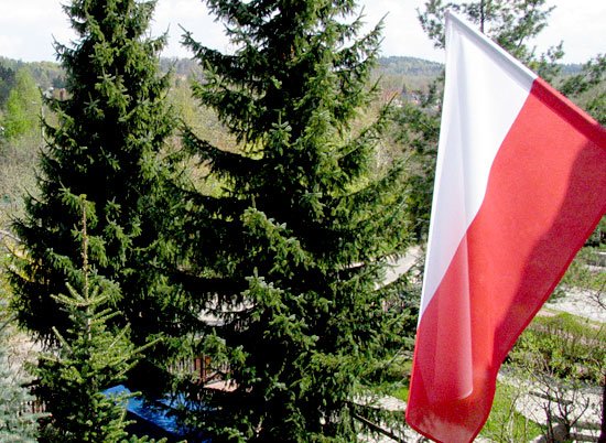 Flaga, jako symbol narodowy, jest chroniona prawem.