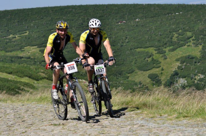 rowerami-pokonali-sniezke-22478