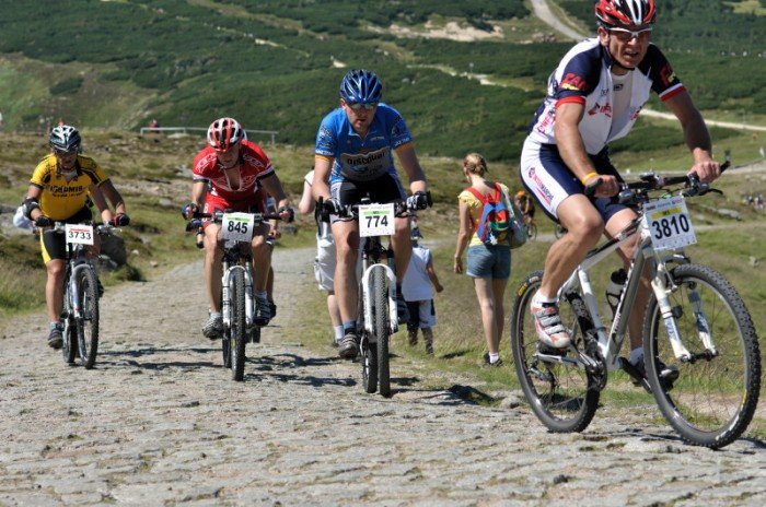 rowerami-pokonali-sniezke-22478