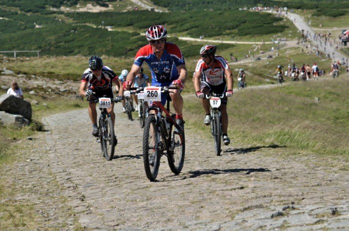 rowerami-pokonali-sniezke-22478