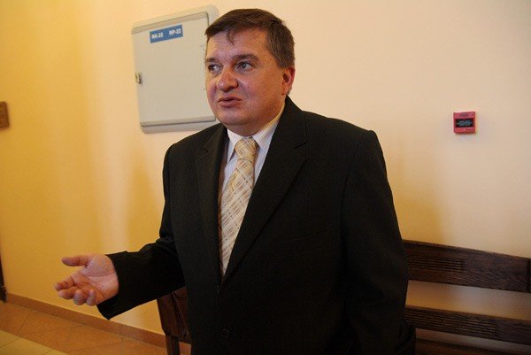 jerzy-uzniak-przed-sadem-22513