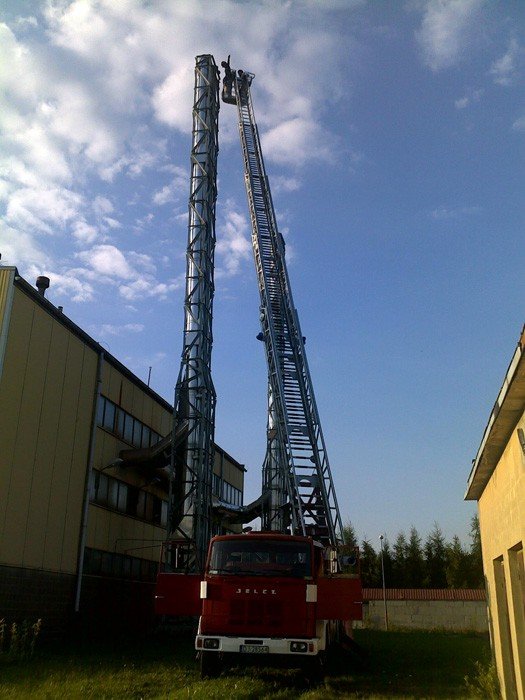 sciagali-niedoszego-samobojce-z-komina-22568