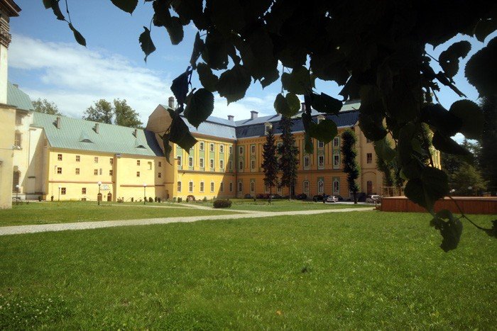 wspoczesny-bysk-pery-baroku-22753
