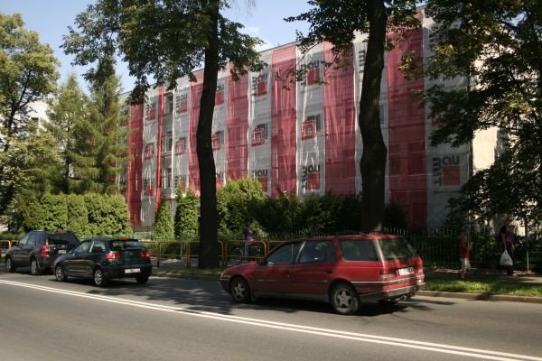 W Gimnazjum nr 2 przy ulicy Sudeckiej prace mają się zakończyć 6 października br.