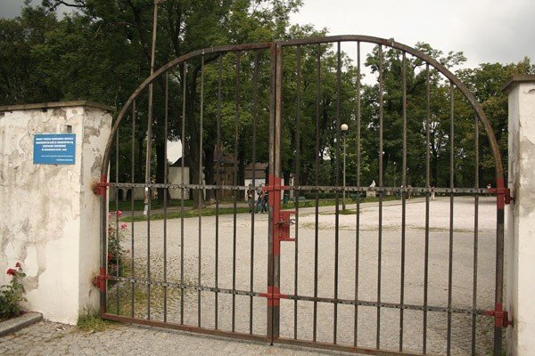 bramy-parku-przy-kosciele-garnizonowym-zamkniete-na-szesc-spustow-22791