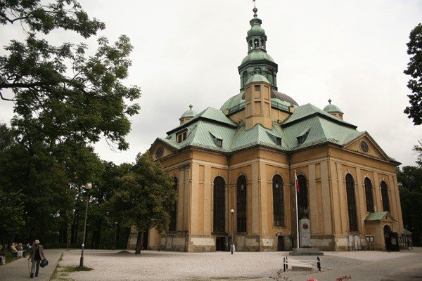 bramy-parku-przy-kosciele-garnizonowym-zamkniete-na-szesc-spustow-22791
