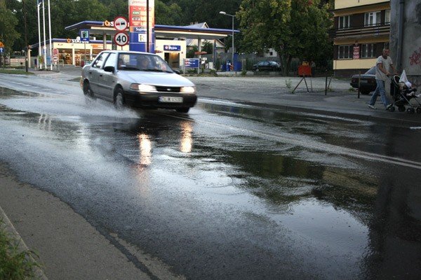 awaria-wody-na-sudeckiej-caa-ulica-zalana-22808