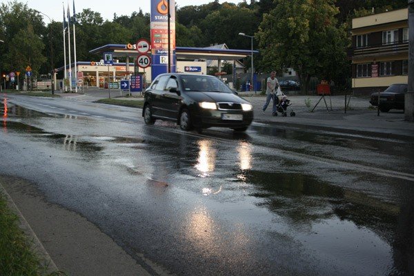 awaria-wody-na-sudeckiej-caa-ulica-zalana-22808