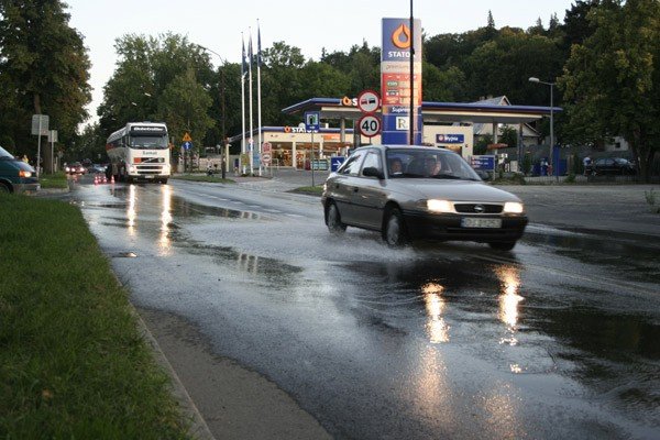 awaria-wody-na-sudeckiej-caa-ulica-zalana-22808