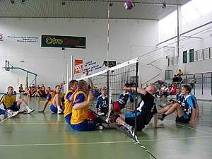 miedzynar-wyscig-na-wozkach-oraz-turniej-siatkowki-na-siedzaco-2289