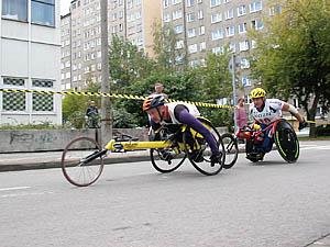 miedzynar-wyscig-na-wozkach-oraz-turniej-siatkowki-na-siedzaco-2289