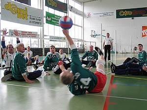 miedzynar-wyscig-na-wozkach-oraz-turniej-siatkowki-na-siedzaco-2289
