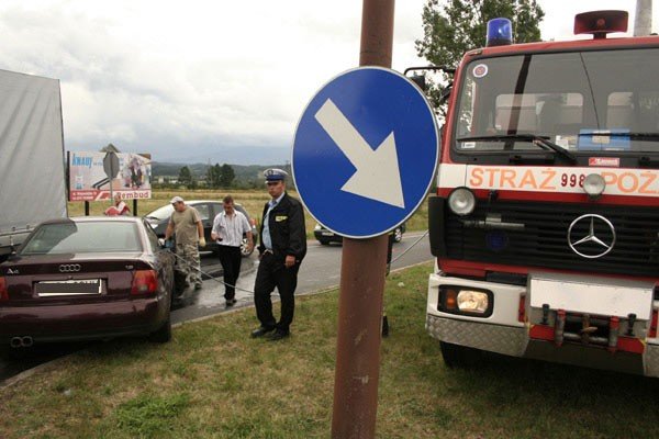 potrojna-kolizja-na-skrzyzowaniu-lubanska-goduszynska-23020