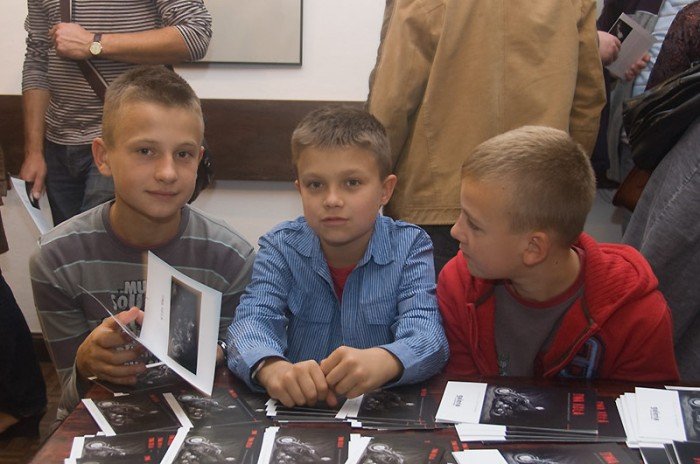 motofotografie-pod-brazowym-jeleniem-23155