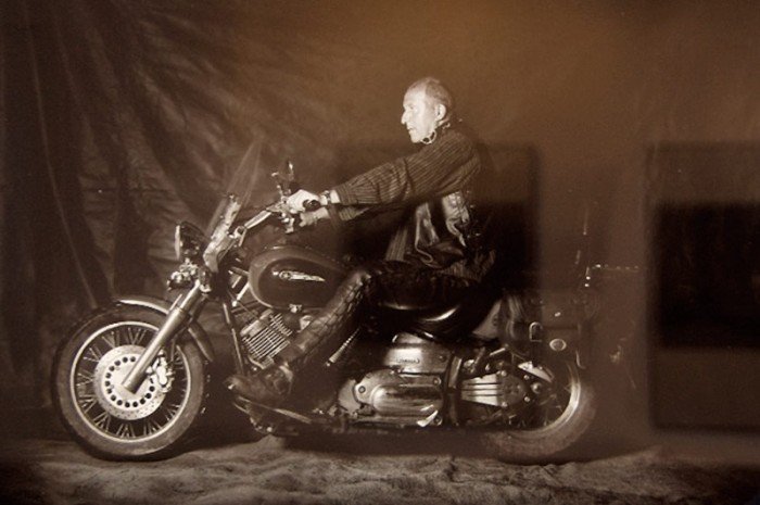 motofotografie-pod-brazowym-jeleniem-23155
