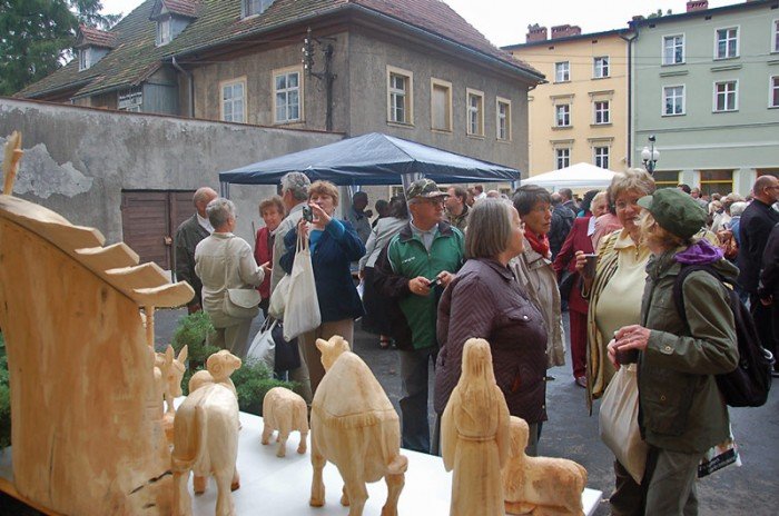 miodowe-swieto-w-deszczu-i-chodzie-23163