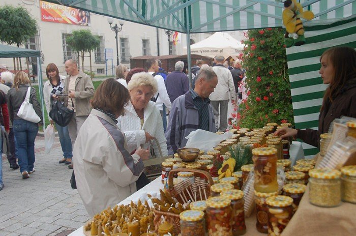 miodowe-swieto-w-deszczu-i-chodzie-23163