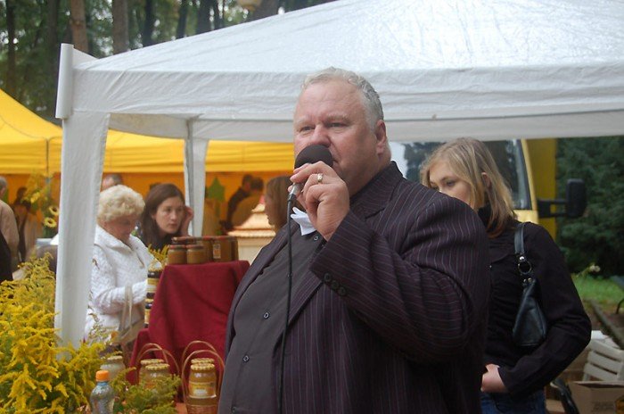 miodowe-swieto-w-deszczu-i-chodzie-23163