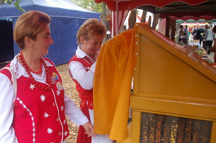 pszczelarze-porzadzili-cieplicami-23180