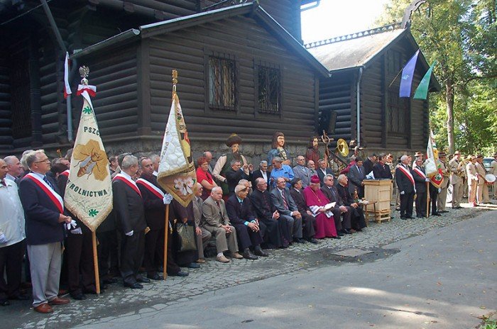 pszczelarze-porzadzili-cieplicami-23180