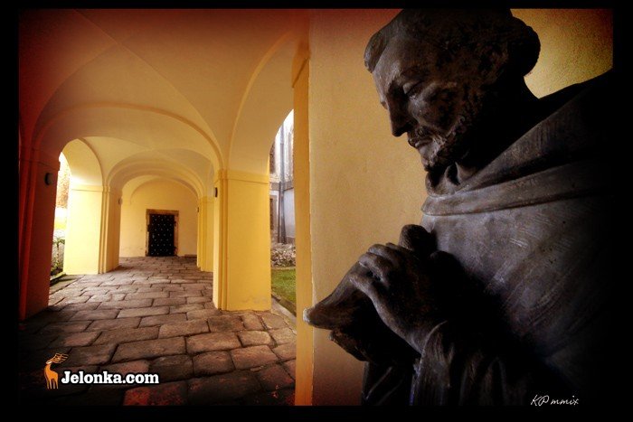 Figura św. Franciszka z Asyżu w Sanktuarium Nawiedzenia Najświętszej Marii Panny w Hejnicach (Czechy)